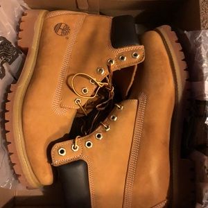 TIMBERLANDS SIZE 9 WORN ONCE